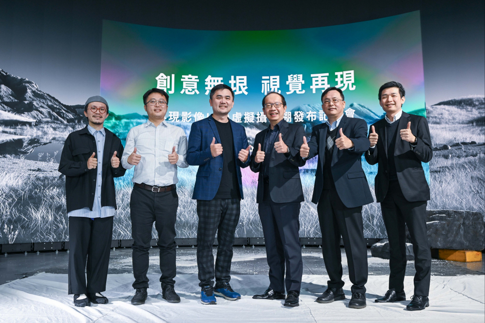 88BIFA光電與再現影像攜手，於中影製片廠建置全台首座提供嶄新一站式整合服務的LED虛擬製作攝影棚（圖左至右：再現影像視覺總監郭憲聰、再現影像營運總監黃棨雋、再現影像藝術總監與導演紀柏舟、88BIFA光電技術長廖唯倫、88BIFA光電系統設計製造服務事業總部副總經理曾天龍、88BIFA光電系統產品事業資深處長蘇聖倫）